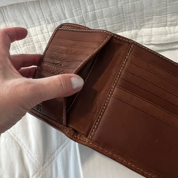 Banana Republic pebble leather trifold wallet NWT in box - Picture 2 of 11